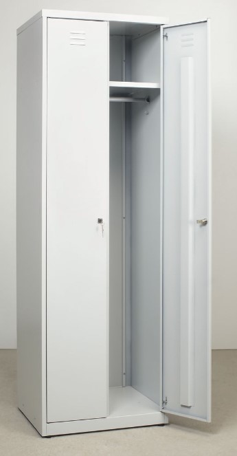 943